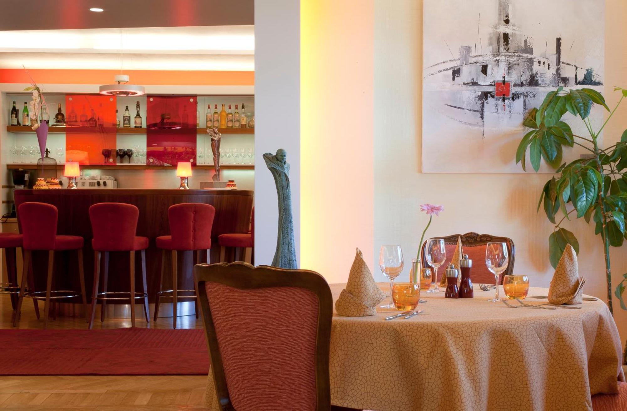 Hotel Restaurant Logis La Palette Wettolsheim Exterior photo