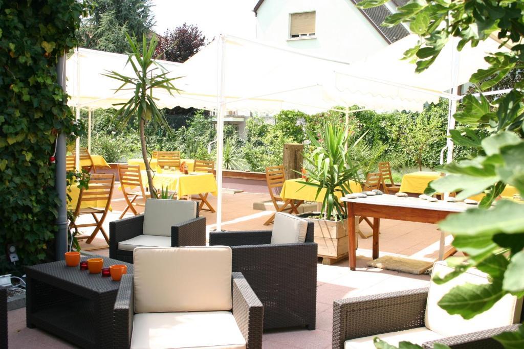 Hotel Restaurant Logis La Palette Wettolsheim Exterior photo